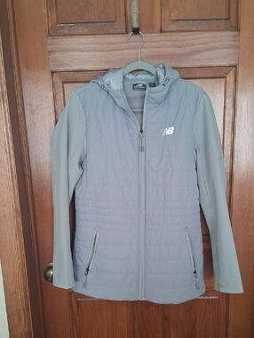 New Balance Women's Light Gray Quilted Hooded Puffer Jacket